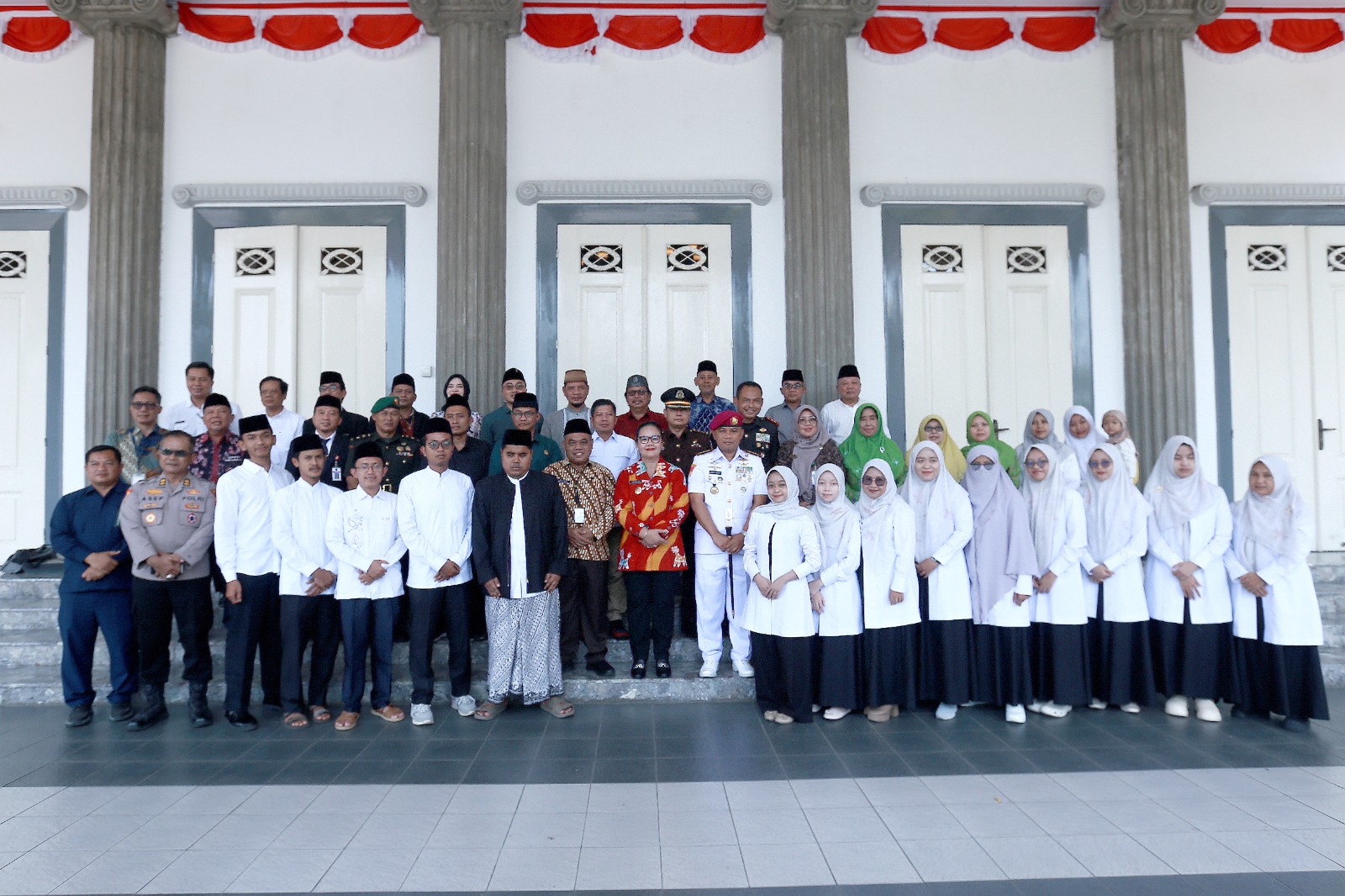 Agustina Beri Hadiah Umrah untuk 7 Kafilah Semarang Peraih Prestasi MTQ Nasional Agustina Beri Hadiah Umrah untuk 7 Kafilah Semarang Peraih Prestasi MTQ Nasional