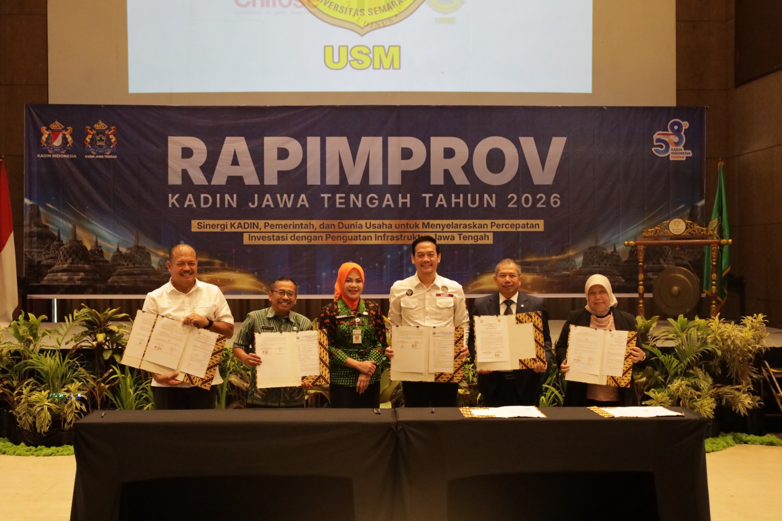 USM Gandeng KADIN Jateng Perkuat Sinergi Dunia Pendidikan dan Dunia Usaha USM Gandeng KADIN Jateng Perkuat Sinergi Dunia Pendidikan dan Dunia Usaha