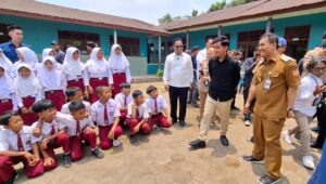 Gibran dan Ahmad Luthfi Temui Korban Dugaan Keracunan MBG, Warga Minta Evaluasi