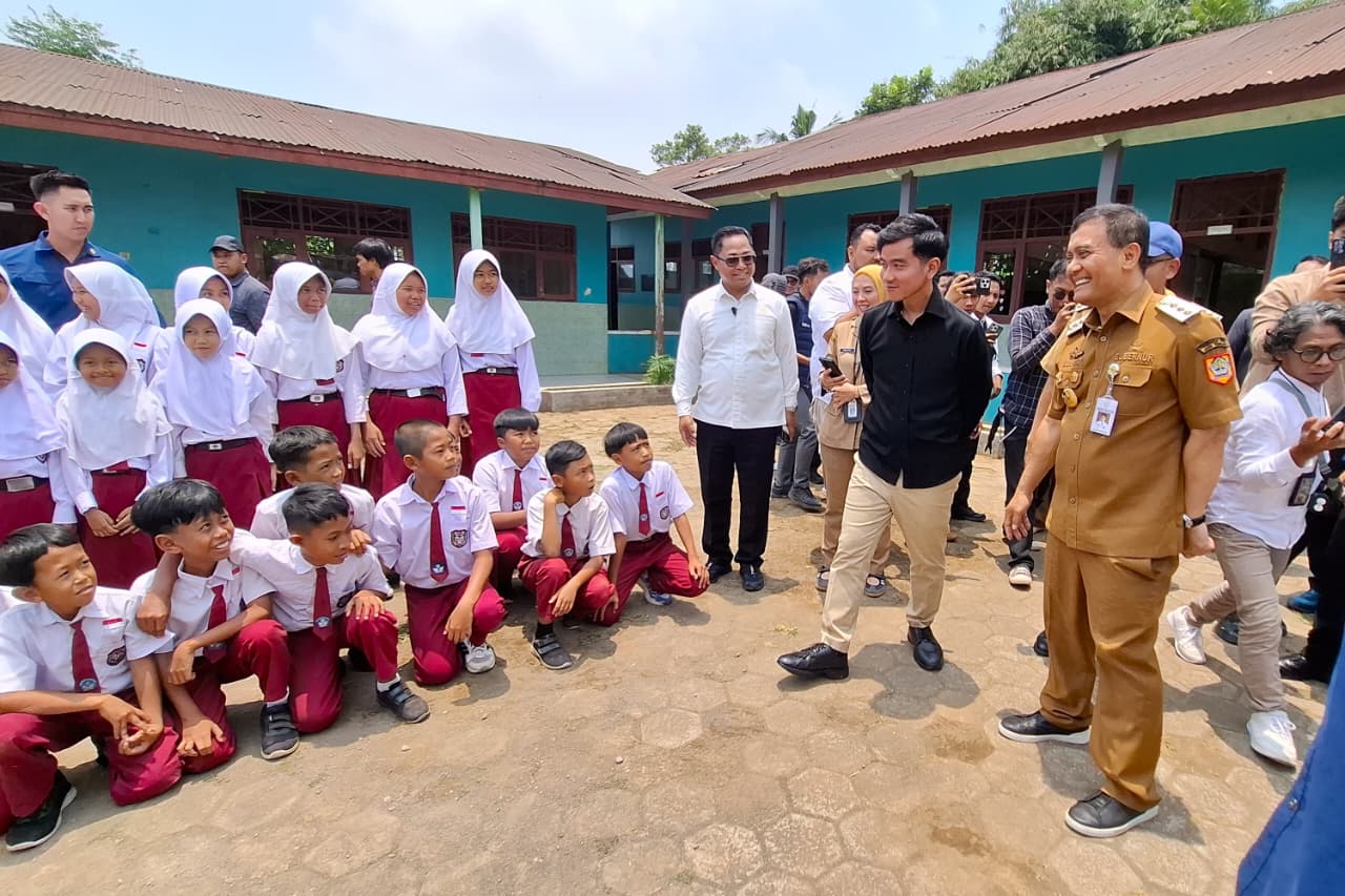 Gibran dan Ahmad Luthfi Temui Korban Dugaan Keracunan MBG, Warga Minta Evaluasi