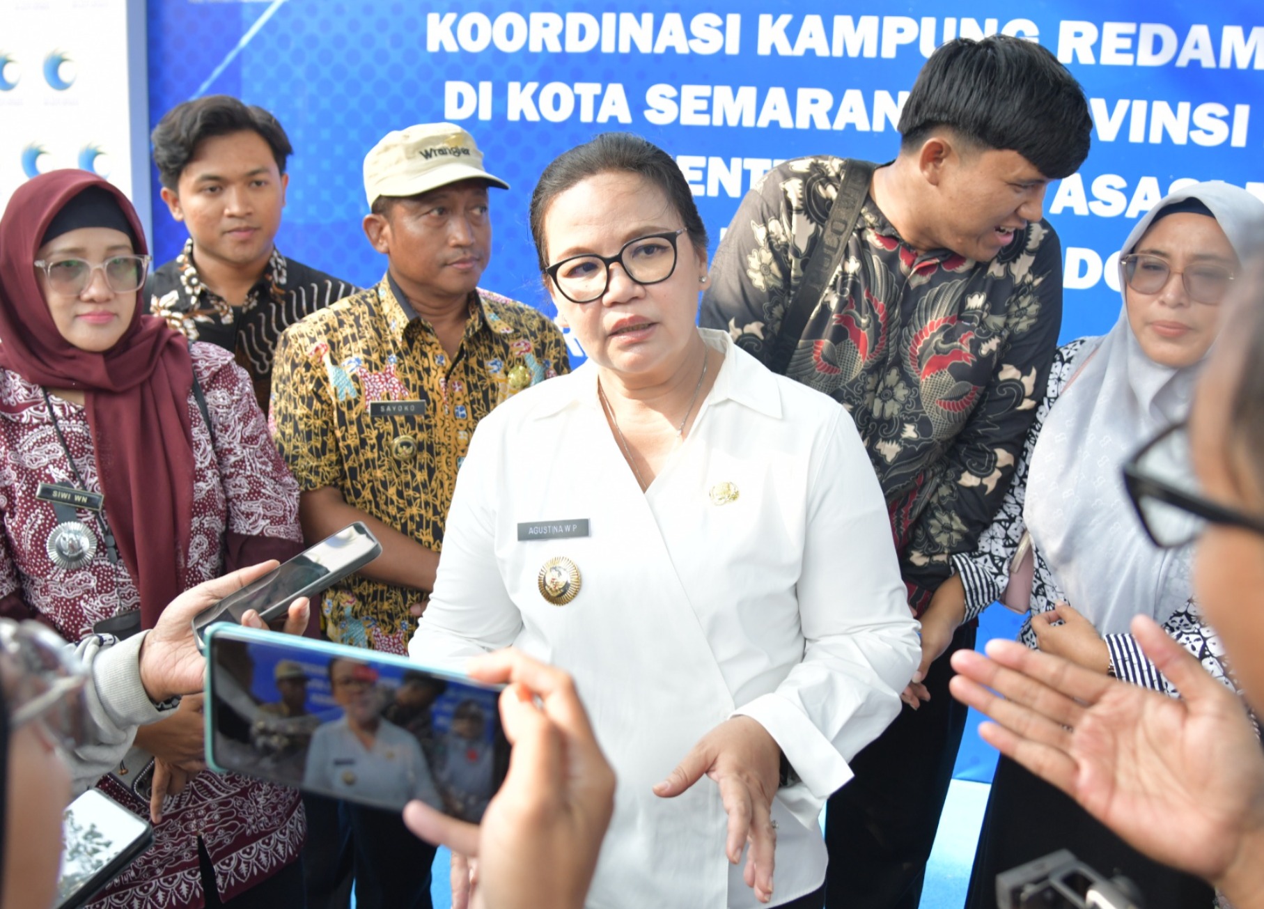 Wali Kota Semarang Agustina Minta Warga Waspada Kabut Asap Kebakaran TPA Jatibarang Wali Kota Semarang Agustina Minta Warga Waspada Kabut Asap Kebakaran TPA Jatibarang