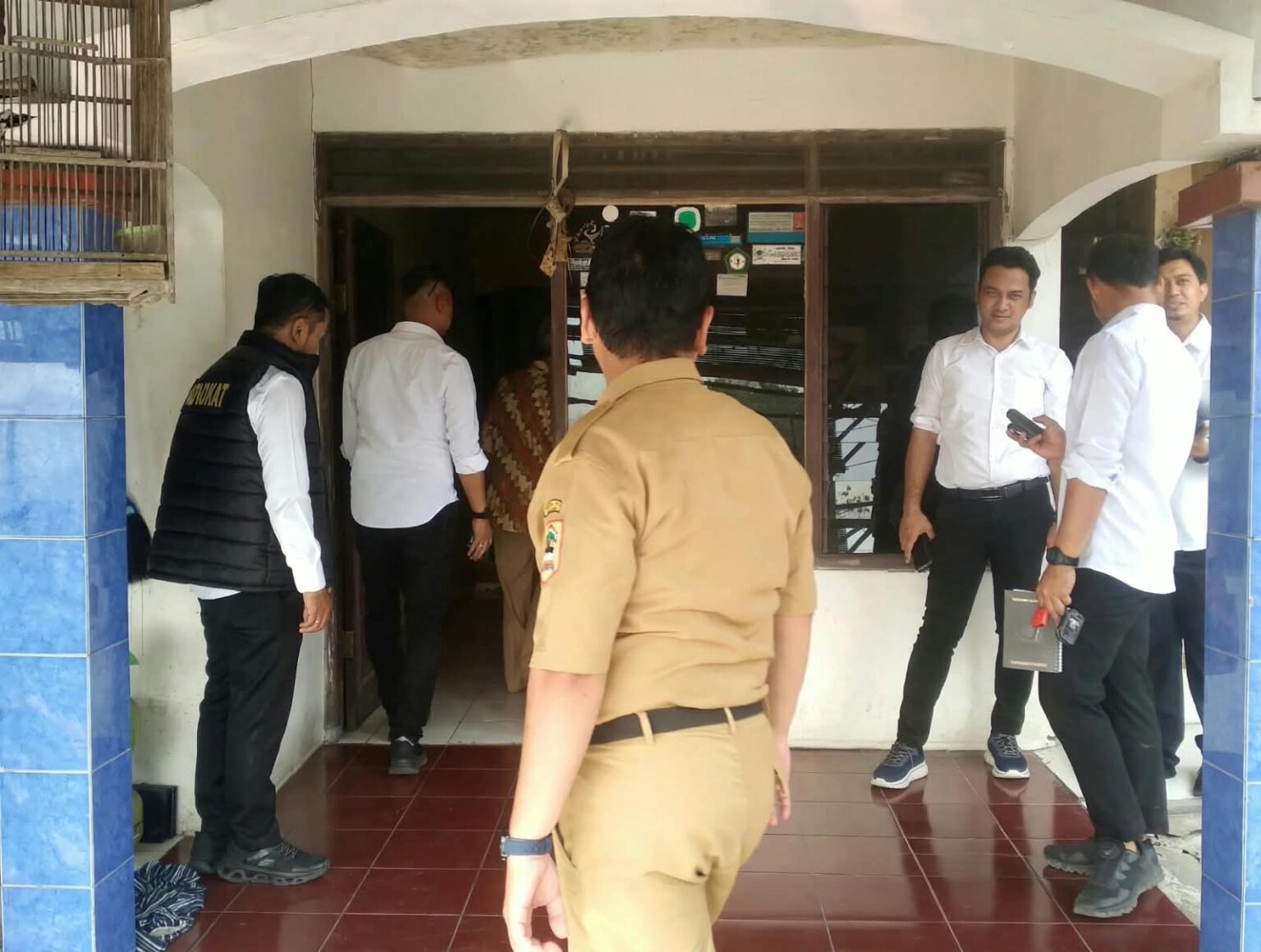 Polda Jateng dan DLH Periksa Rumah Warga Gombel Lama Semarang Terkait Dugaan Kerusakan Lingkungan Polda Jateng dan DLH Periksa Rumah Warga Gombel Lama Semarang Terkait Dugaan Kerusakan Lingkungan