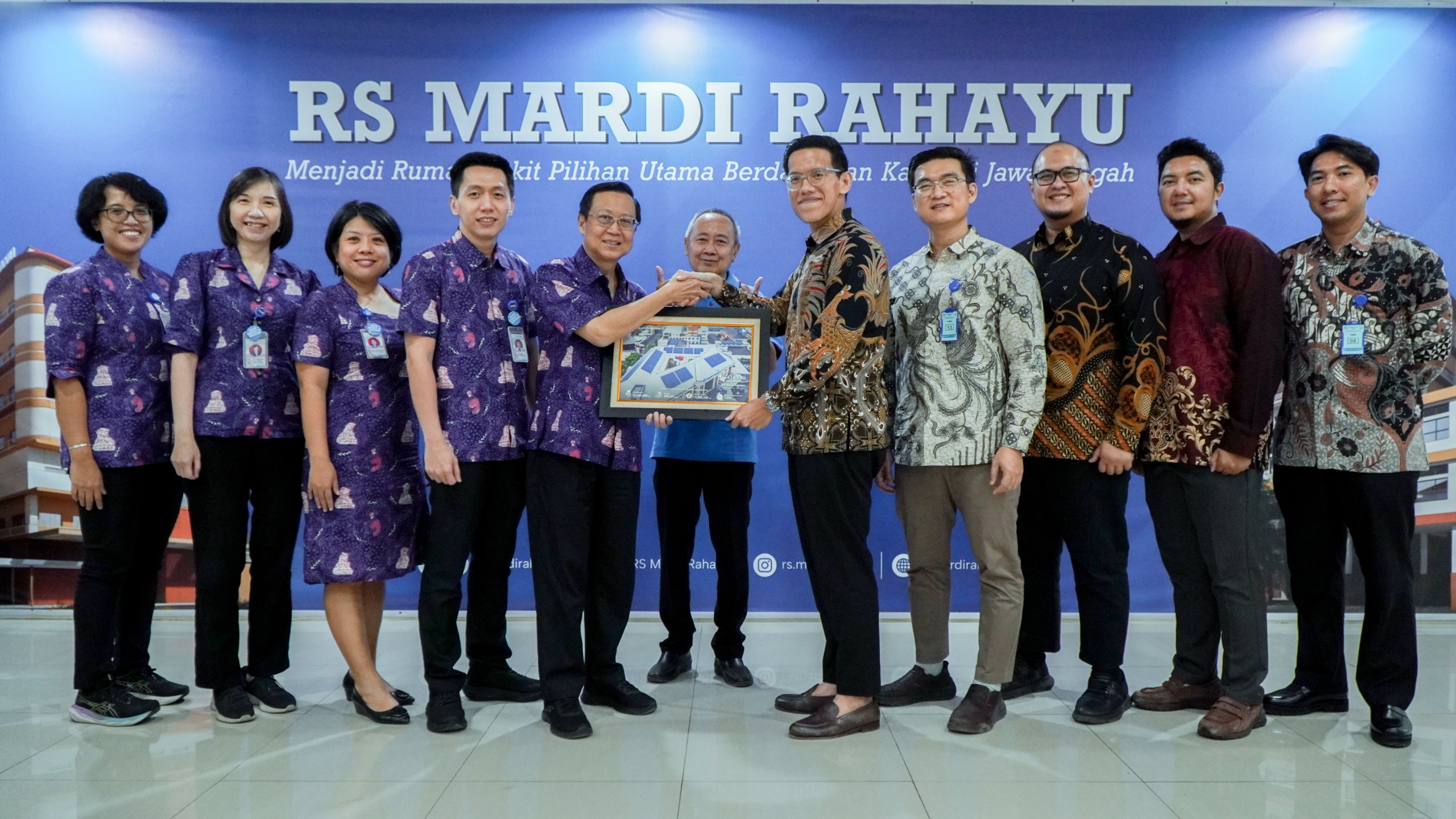 PLN Icon Plus Hadirkan Solusi PLTS Atap 416 kWp untuk Dukung Energi Hijau RS Mardi Rahayu Kudus PLN Icon Plus Hadirkan Solusi PLTS Atap 416 kWp untuk Dukung Energi Hijau RS Mardi Rahayu Kudus