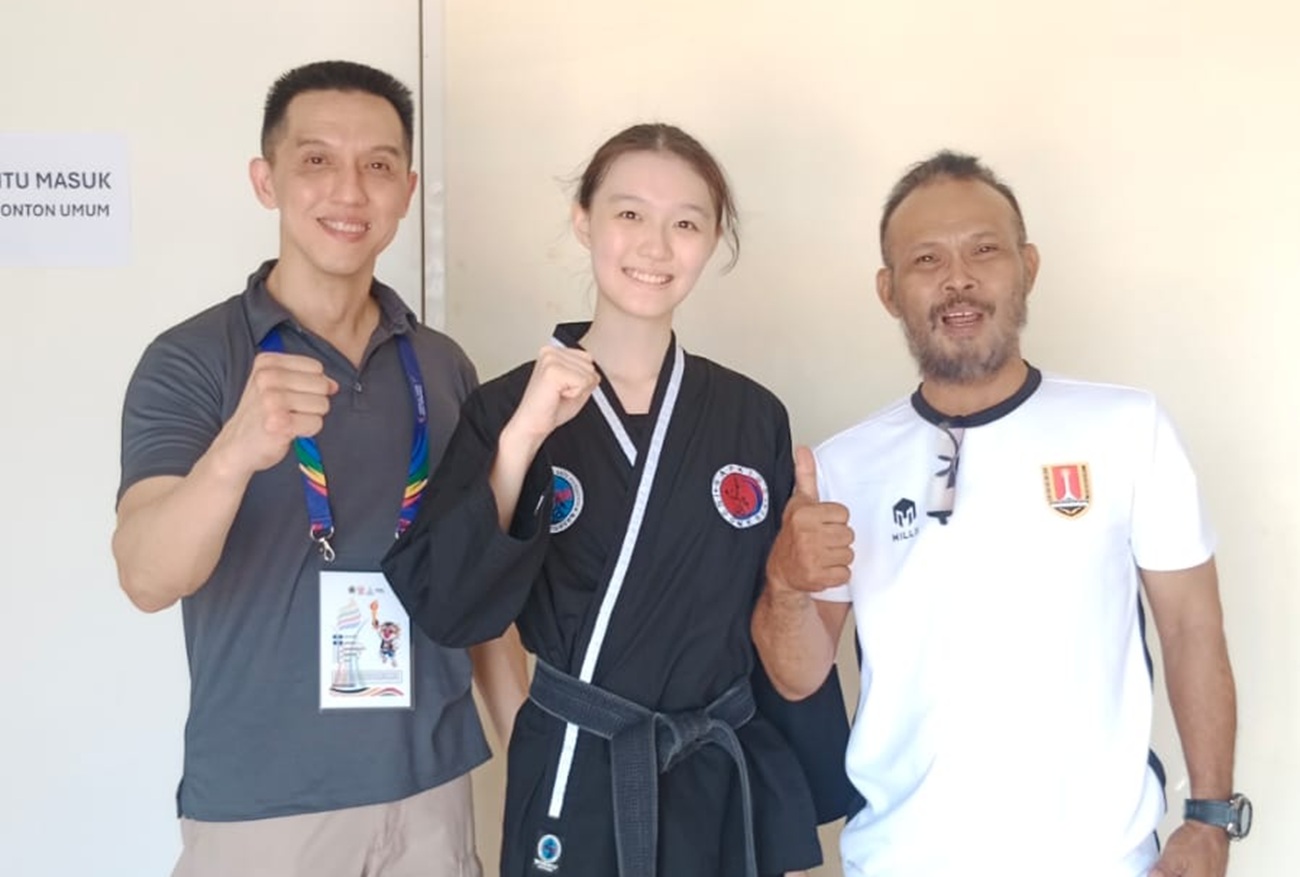 Medali Emas Pertama