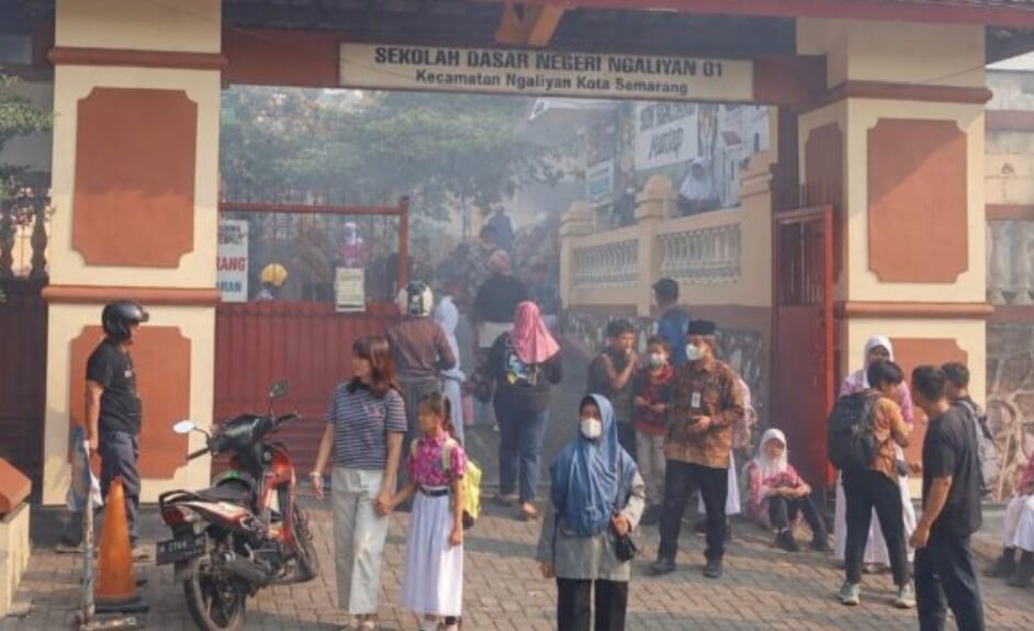 Asap Kebakaran TPA Jatibarang Masuk Sekolah, Siswa SDN Ngaliyan 01 Dipulangkan Awal