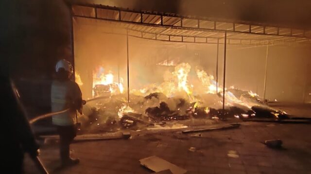 Kebakaran PT Huahong Semarang Rugikan Rp500 Juta, Lima Ruang Kerja Berhasil Diselamatkan