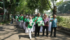 DLH Semarang Edukasi 282 Siswa SMPN 21 Olah Sampah Organik dan Tanam Pohon