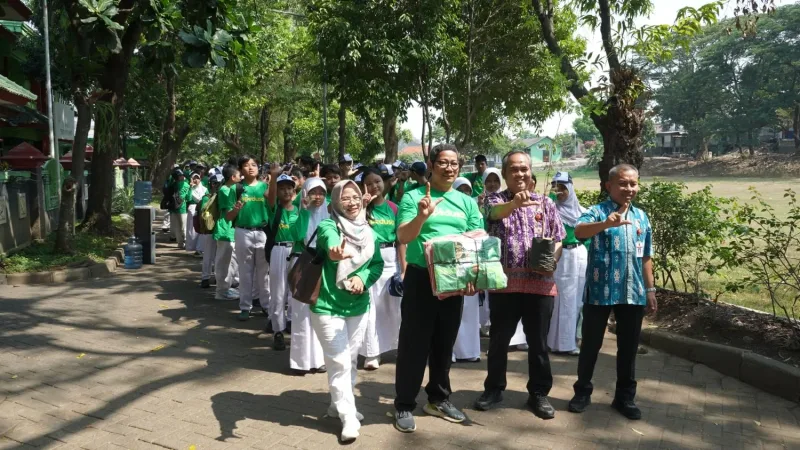 DLH Semarang Edukasi 282 Siswa SMPN 21 Olah Sampah Organik dan Tanam Pohon DLH Semarang Edukasi 282 Siswa SMPN 21 Olah Sampah Organik dan Tanam Pohon